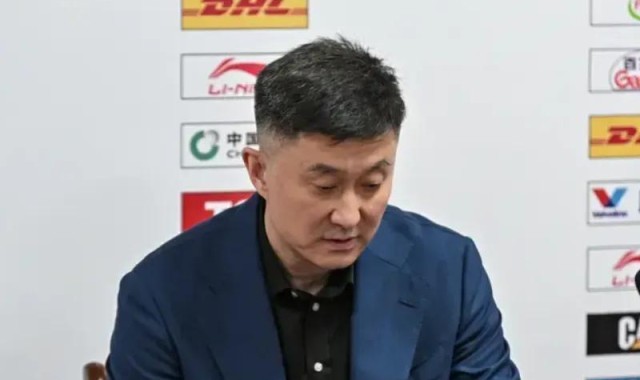 中欧体育-疆粤赛后采访！杜锋不满进攻暗示4球员，格兰强调防守谈新援情况