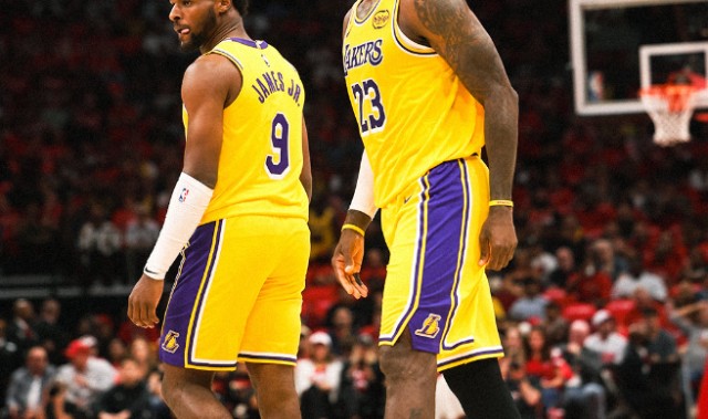 父子连线创历史！詹姆斯29+13+6刷爆联盟纪录，湖人3-0火箭夺赛点